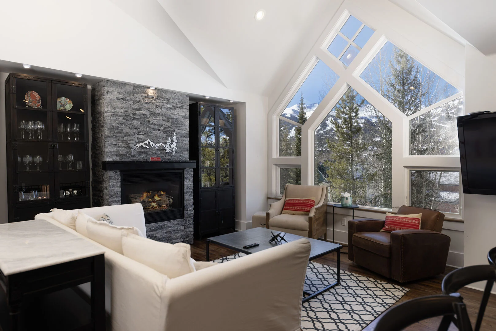 Diamond View Estate interior detail